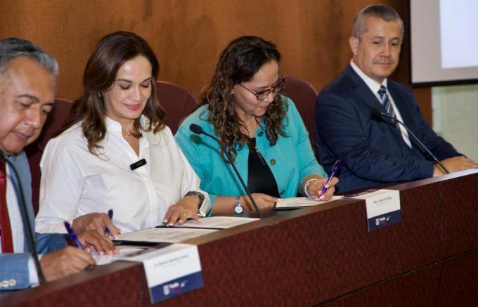 SMDIF Puebla y UPAEP firman convenio en favor del desarrollo personal de las familias