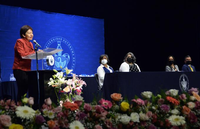 Preside Rectora María Lilia Cedillo ceremonia de egresados del Complejo Regional Sur