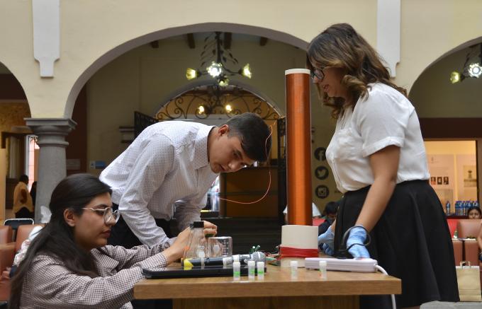 Otorgan reconocimientos a ganadores del Concurso La Bobina de Tesla