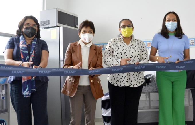 Inaugura la rectora Lilia Cedillo sala de lactancia en la Preparatoria Benito Juárez