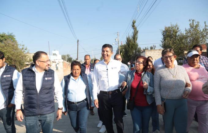 Eduardo Rivera entrega 8 nuevas calles