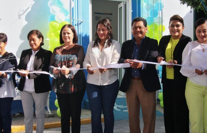 Guadalupe Cuautle inaugura la rehabilitación de la Casa de Salud de Santa María Tonantzintla