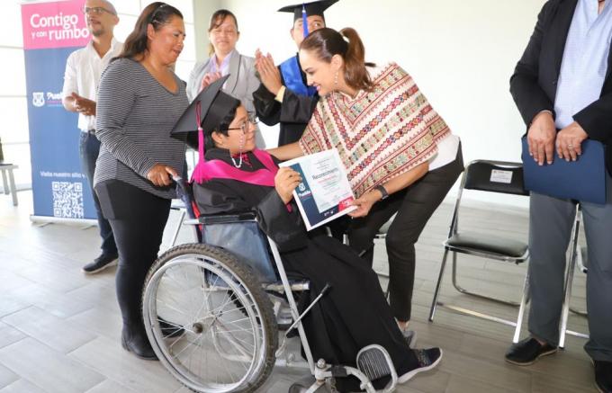 Impulsa SMDIF de Puebla inserción laboral de personas con discapacidad