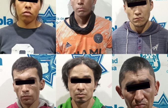 Policía Municipal de Puebla detiene a seis personas por robo a transeúnte
