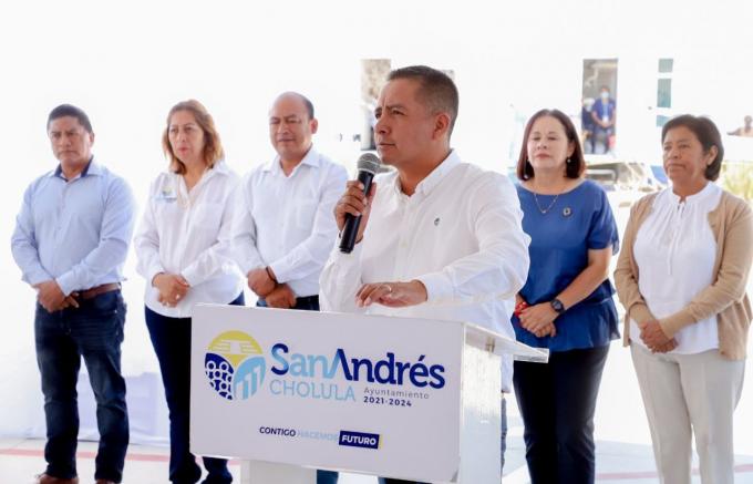 Acerca Edmundo Tlatehui los servicios del Ayuntamiento a las y los vecinos de San Antonio Cacalotepec