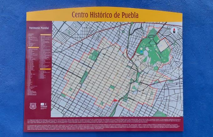 Gobierno Municipal continua el mantenimiento y colocación de nueva señalética en Centro Histórico de Puebla