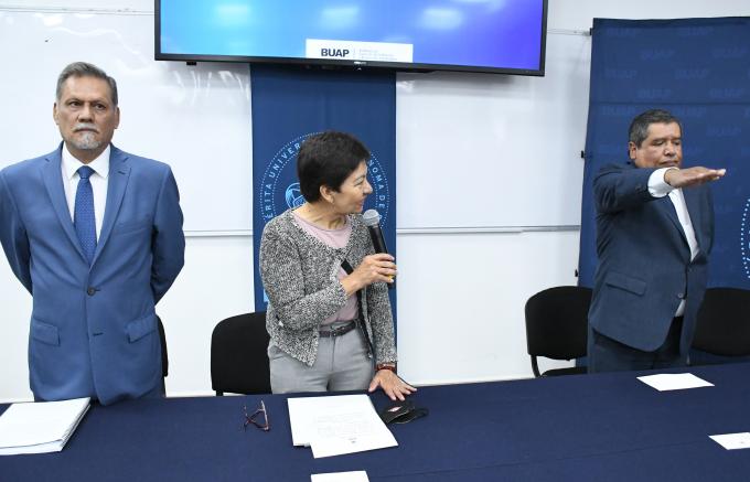 La rectora de la BUAP, Lilia Cedillo toma protesta al director del ICGDE, Jorge Luis Castillo Durán