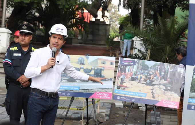 Con brigadas urbanas, Ayuntamiento de Puebla mejora la movilidad peatonal del Centro Histórico