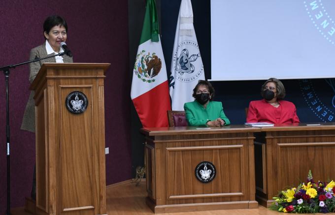La rectora de la BUAP, Lilia Cedillo celebra el crecimiento de la Facultad de Contaduría Pública