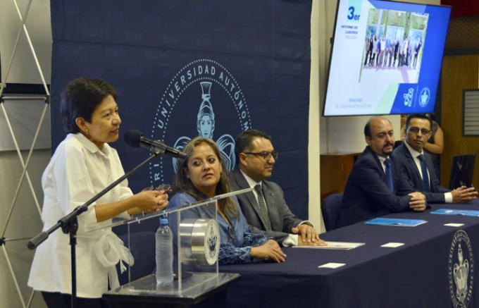 La rectora de la BUAP, Lilia Cedillo asiste al tercer informe de actividades del director de la Facultad de Ciencias Químicas