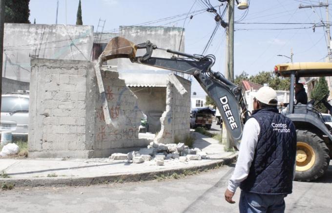 Ayuntamiento de Puebla continúa despejando la vía pública y espacios comunes