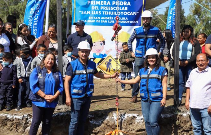 Coloca Edmundo Tlatehui la primera piedra del preescolar San Luis Tehuiloyocan