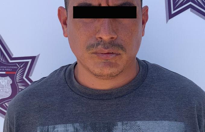 Policía Municipal de Puebla recupera un tráiler robado y pone a salvo al conductor