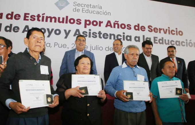 Cuenta magisterio poblano con respaldo total del Gobierno Estatal: Sergio Salomón