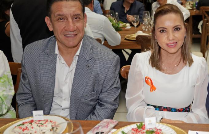 Paola Angon y CANIRAC Puebla dan inicio a la temporada de chiles en nogada