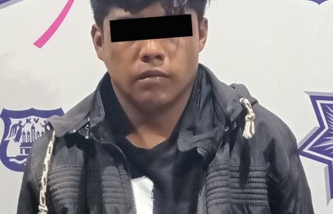 Tras persecución, Policía Municipal de Puebla recupera una camioneta robada y detiene a un probable delincuente