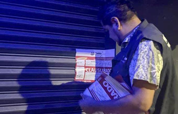 Clausura la Unidad de Normatividad y Regulación Comercial el bar "La Roma" en Romero Vargas.