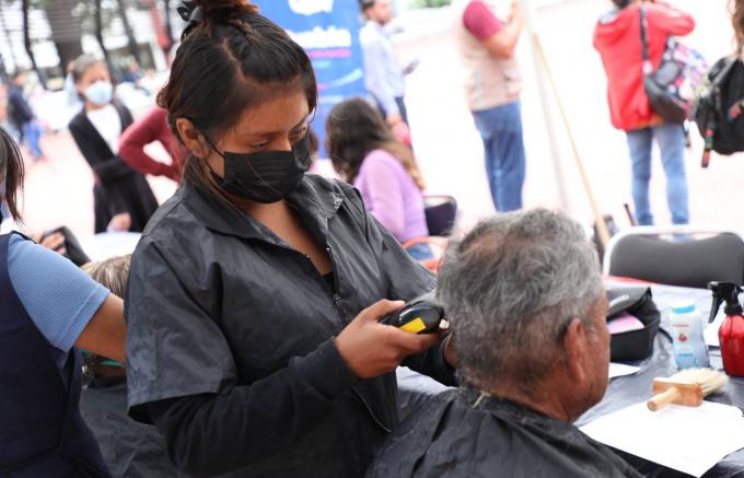 SMDIF Puebla brindó Jornada de Servicios a personas adultas mayores en el Paseo Bravo