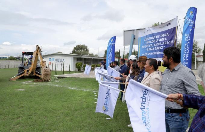 Inicia Ayuntamiento de San Andrés Cholula, construcción del techado del bachillerato Elena Garro