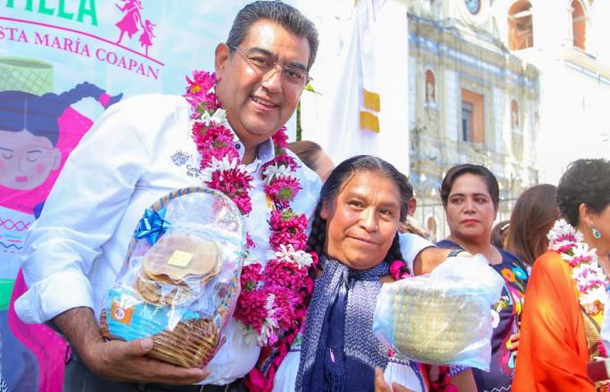 Reconoce Sergio Salomón Céspedes el papel de las mujeres a través de los tiempos