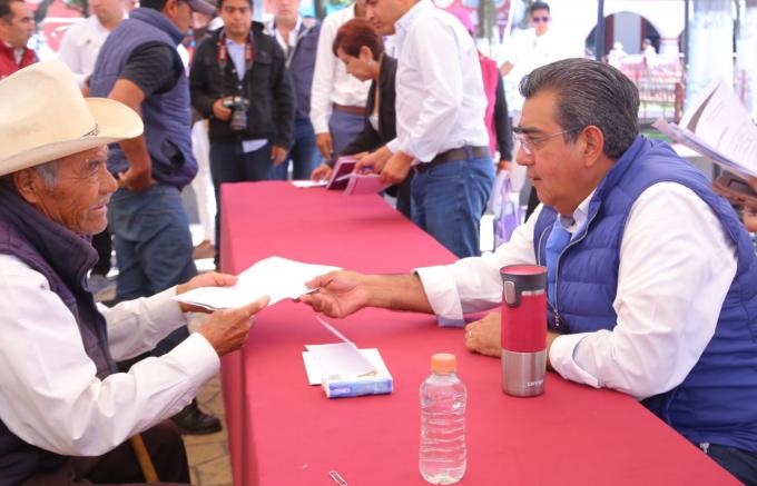 Entrega aparatos ortopédicos en Jornada Ciudadana Gobierno Estatal  a habitantes de Chalchicomula de Sesma.