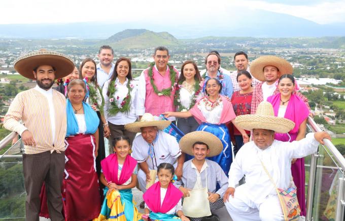 Con Mirador de cristal, Gobierno Estatal fomenta turismo en Atlixco.