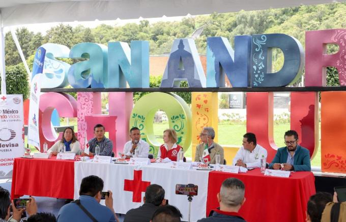 Presenta Ayuntamiento de San Andrés Cholula y Cruz Roja la playera y medalla de la carrera "Todo México Salvando Vidas"