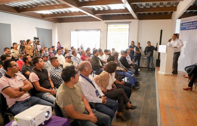 Imparte Ayuntamiento de San Andrés la conferencia masculinidades igualitarias y paternidades corresponsables
