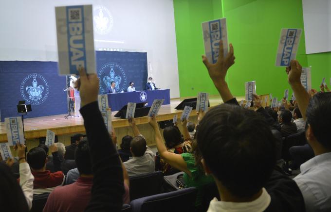 Aprueba Consejo Universitario de la BUAP tres subespecialidades médicas: Urología, Nefrología y Neurocirugía.