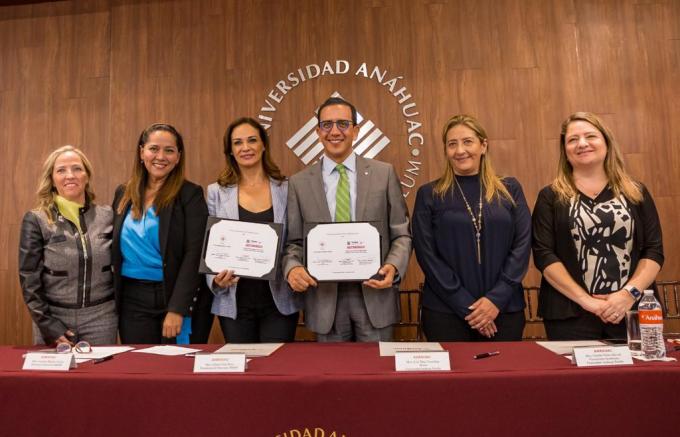 SMDIF firma convenio de colaboración con Universidad Anáhuac Puebla