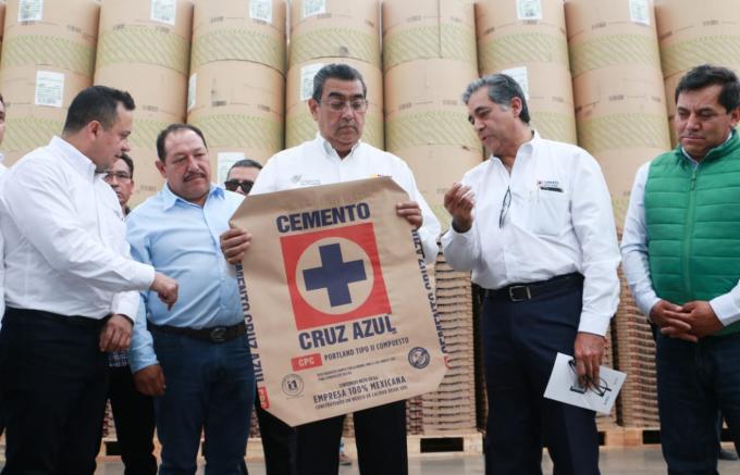 Inaugura la fábrica de sacos de la empresa CYCNA de Oriente, el gobernador Sergio Salomón Céspedes