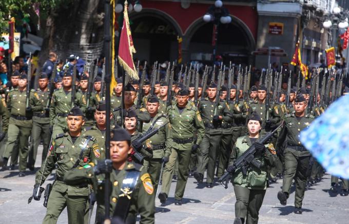 Encabeza el gobernador la Ceremonia por el 213 aniversario de la Independencia de México y desfile cívico militar.