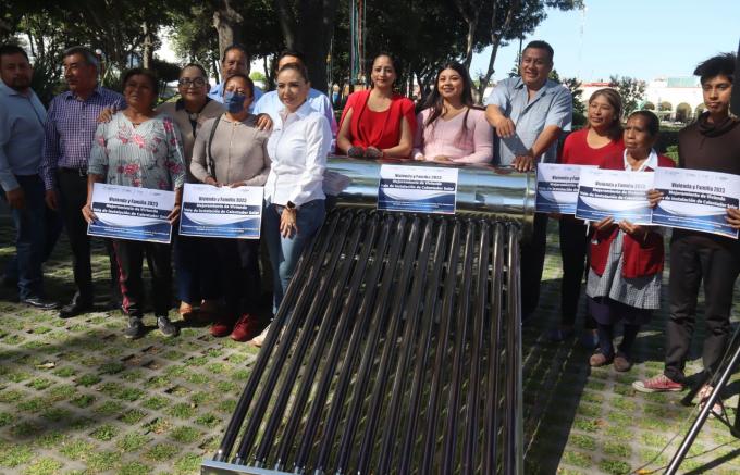 Paola Angon inicia entrega de 650 calentadores solares del programa Vivienda y Familia