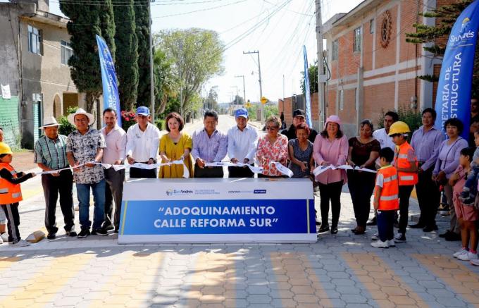 Inaugura Edmundo Tlatehui adoquinamiento de la calle Reforma Sur en Santa María Tonantzintla