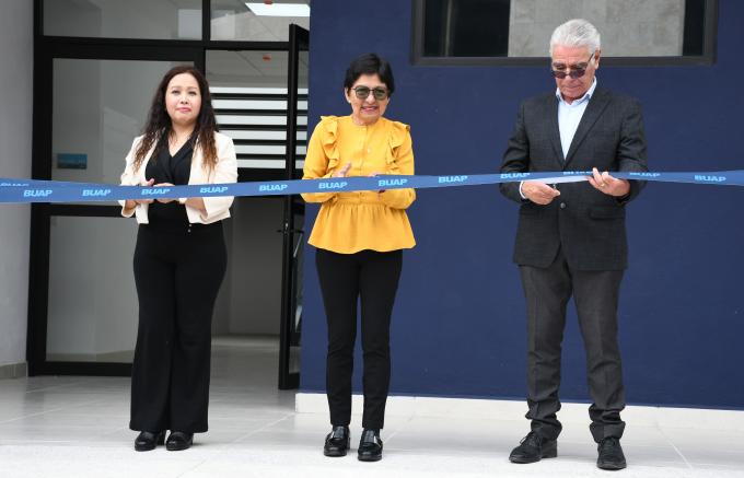 Inaugura rectora de la BUAP,  Lilia Cedillo, edificio de laboratorios de medios y contenidos en la Facultad de Ciencias de la Comunicación