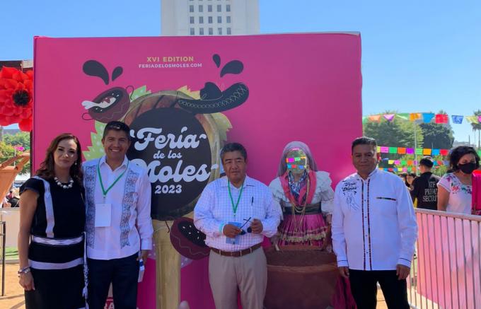 Puebla Capital presente en la feria de los moles en Los Ángeles California