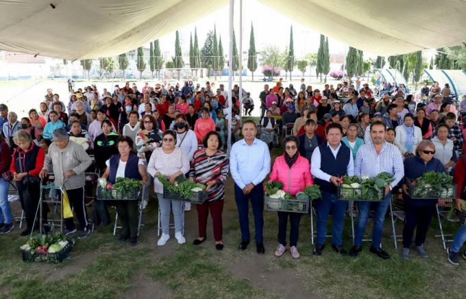 Entrega Edmundo Tlatehui 250 despensas del programa "Nutriendo tu Economía"