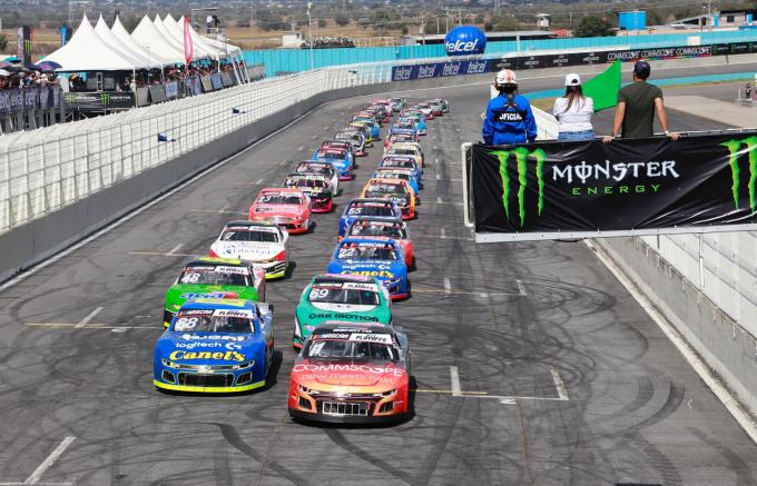 Disfrutaron miles de aficionados en Puebla semifinal de Nascar