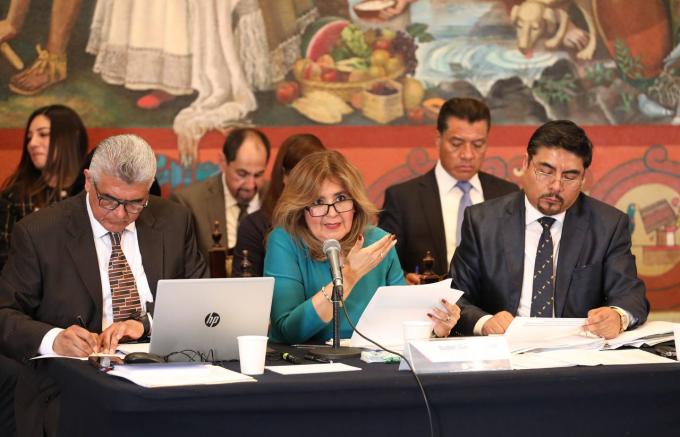 La tesorera, María Isabel García compareció ante Cabido