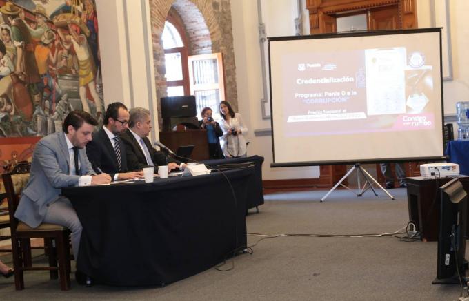 Comparece ante Cabildo, Bernardo Arrubarrena García, Secretario de Administración y Tecnologías de la Información