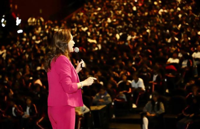 SMDIF Puebla imparte conferencia a más de dos mil estudiantes sobre prevención del embarazo adolescente