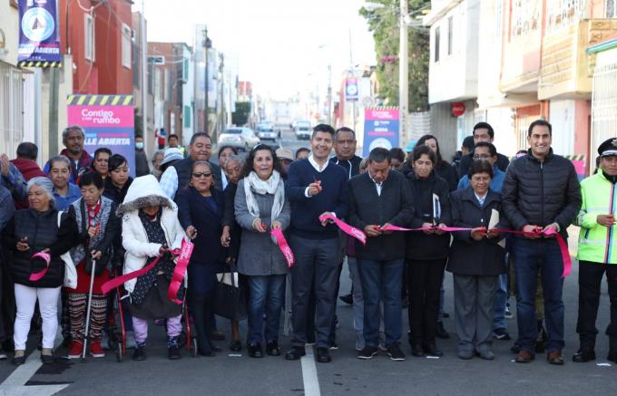 Gobierno Municipal inaugura calle 13 de mayo en Granjas de Puebla