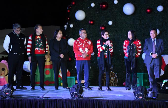 La Rectora de la BUAP, Lilia Cedillo encendió el árbol navideño en el CCU