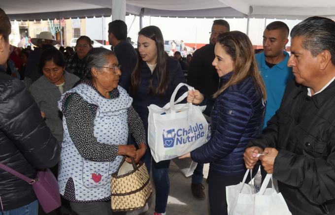 Paola Angon continúa brindando atención de calidad a la ciudadanía