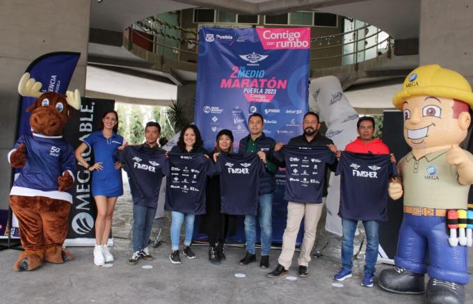 Ayuntamiento de Puebla presenta rutas y playeras finisher del segundo Medio Maratón