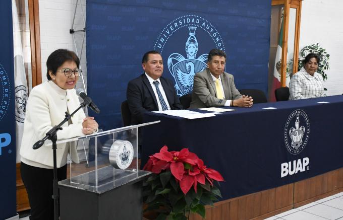 Preside la rectora  Lilia Cedillo Tercer Informe de Actividades de José Primitivo Caselín, director de Preparatoria General Lázaro Cárdenas del Río de la BUAP