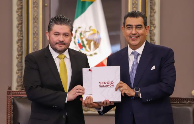 El gobernador Sergio Salomón Céspedes entregó al Pleno del Congreso local su Informe de Gobierno