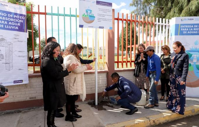 Pone en marcha Edmundo Tlatehui ecotecnias para recuperación de aguas pluviales en San Rafael Comac