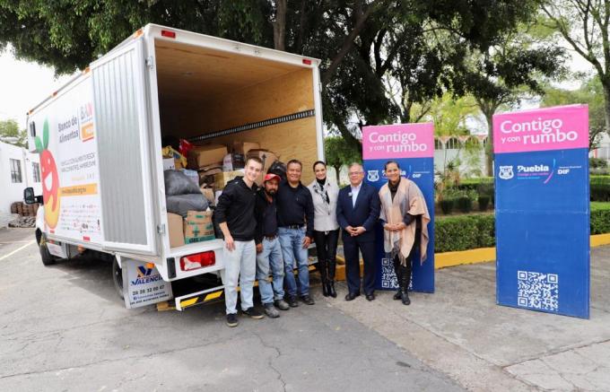Entrega el SMDIF donativo de la ciudadanía y trabajadores del Ayuntamiento a damnificados de Guerrero