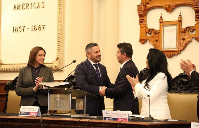 Aprueba Cabildo poblano licencia definitiva de Eduardo Rivera Pérez como presidente municipal